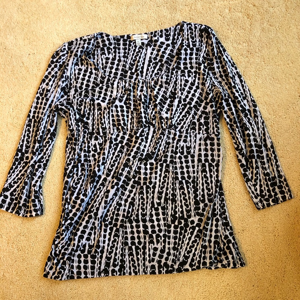 Black and White Blouse with scoop neck.